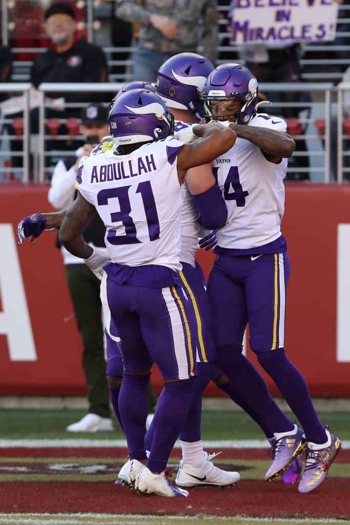San Francisco se impone 27-10 a los Minnesota Vikings en el Levi's Stadium.