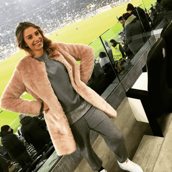 Valentina se ha convertido en una seguidora incondincional de la Juventus, equipo con el que su padre, Massimiliano, ha conseguido dos Scudettos, dos Copas de Italia y dos Supercopas de Italia. La sensual mujer tiene el sueño de todo 'bianconero', la Champions League y espera festejarla en familia.