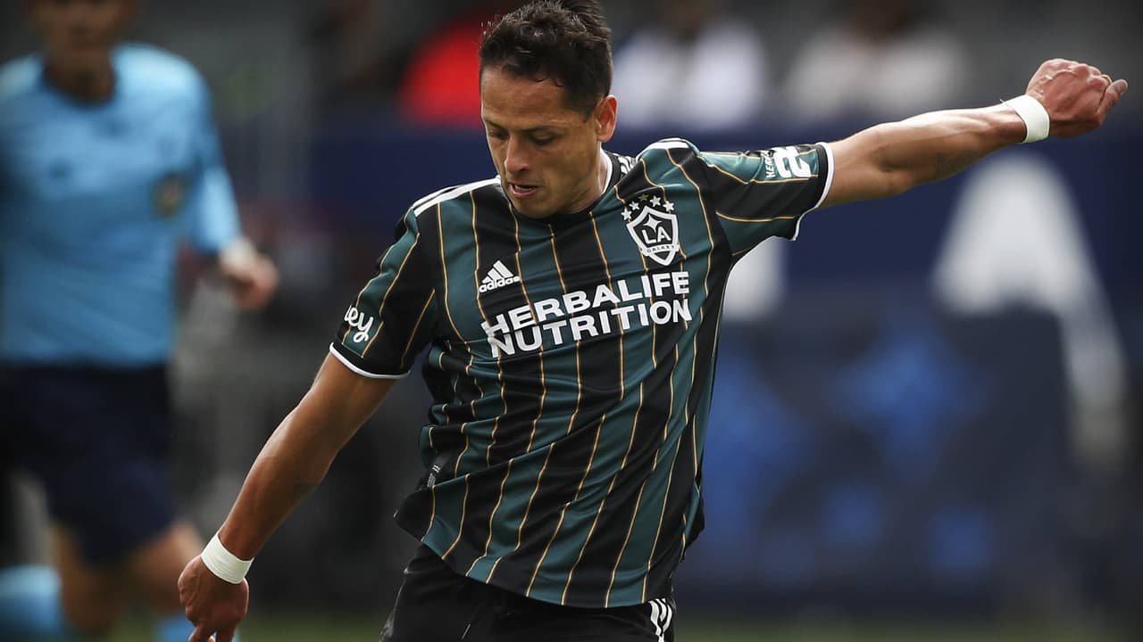 Chicharito está sano y puede jugar ante el Seattle Sounders
