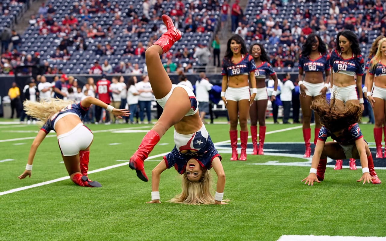 Disfruta de las mejores imágenes de las porristas en la Semana 11 de la NFL.