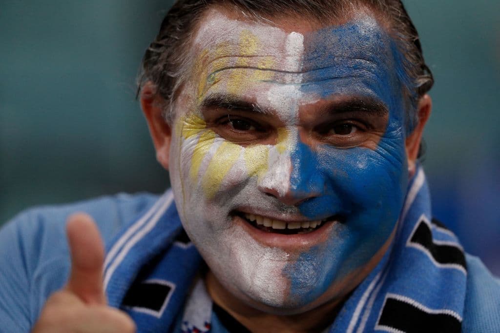 Los seguidores llegaron al Fisht Stadium en Sochi para disfrutar y mostrar su alegría en el partido entre Uruguay y Portugal, el segundo de las llaves de octavos de final del Mundial de Rusia 2018.
