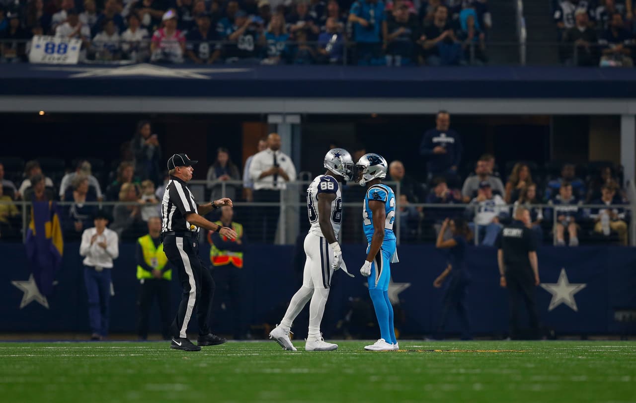 Los Carolina Panthers vencieron 33 - 14 a los Dallas Cowboys en el tradicional partido de Thanksgiving.