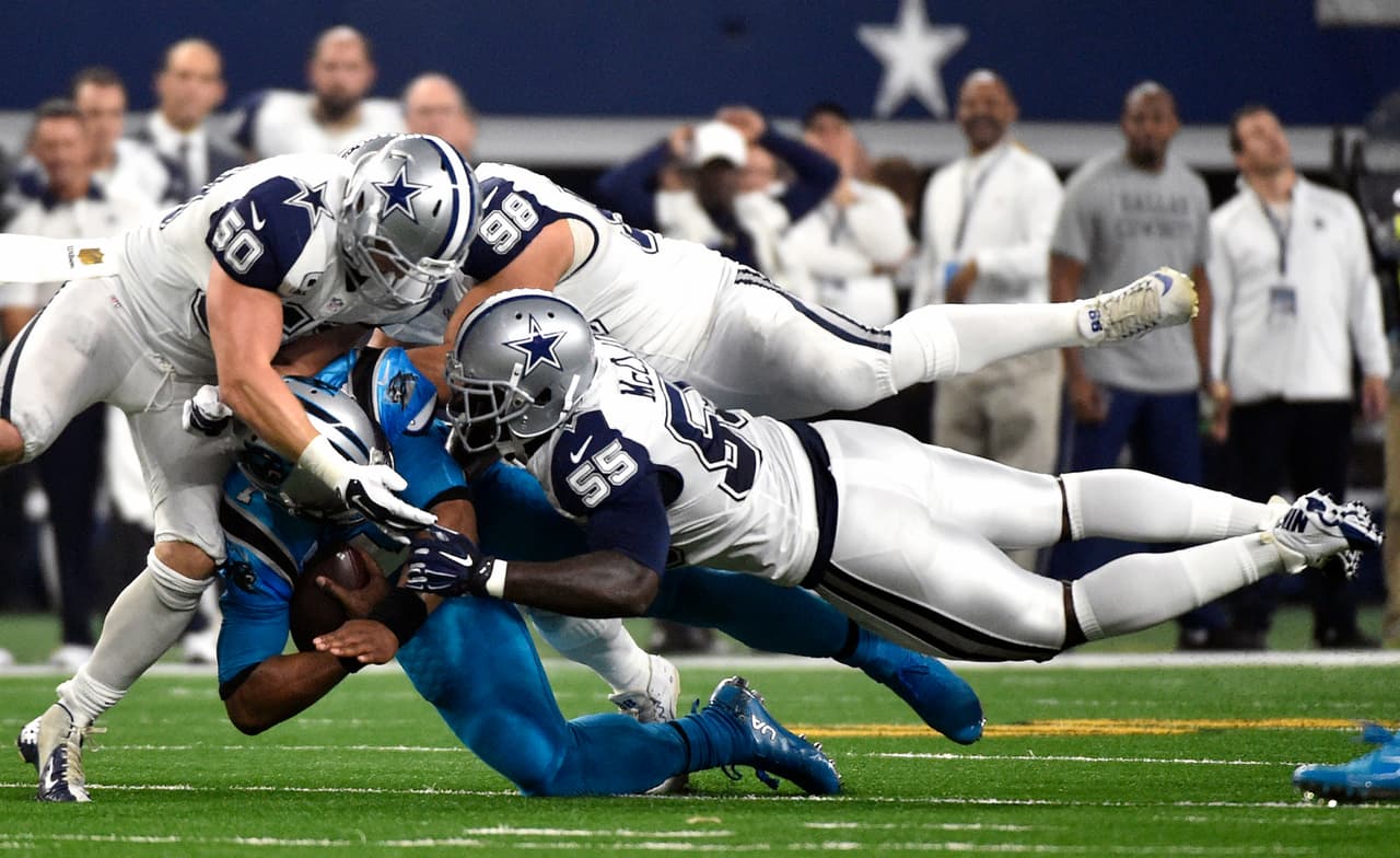 Los Carolina Panthers vencieron 33 - 14 a los Dallas Cowboys en el tradicional partido de Thanksgiving.