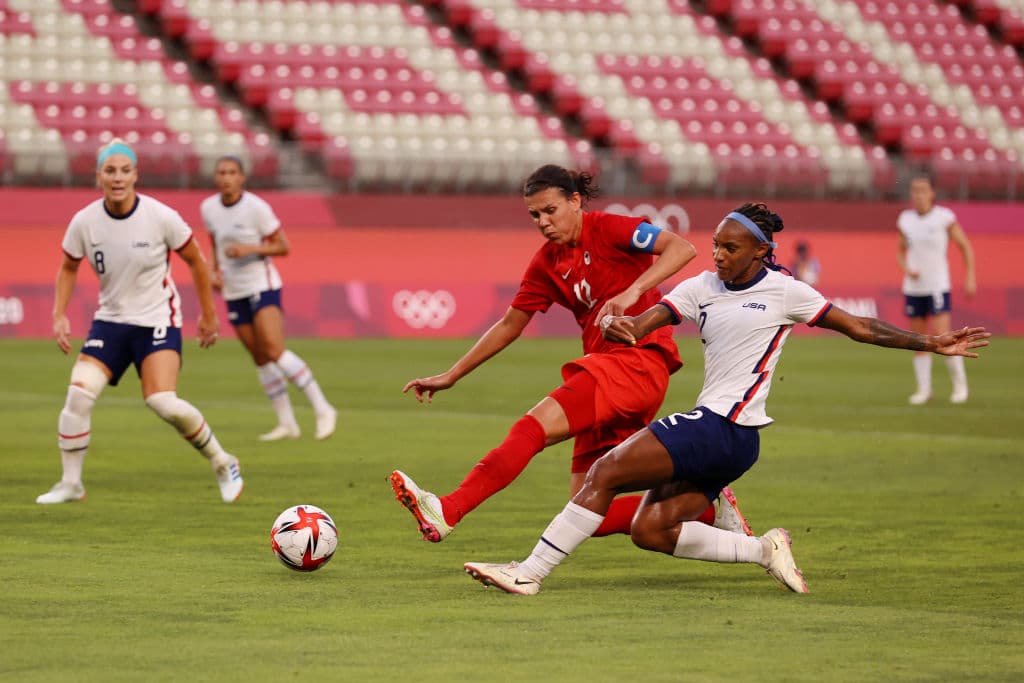 El Team USA fueron sorprendidas por Canadá, el equipo vecino quien, con un penal cobrado por Jessie Fleming al minuto 74, lograron imponerse y sellar su pase a la Final de los Juegos Olímpicos de Tokyo 2020, mientras que el equipo de las ‘barras y las estrellas’ jugará por la de bronce.