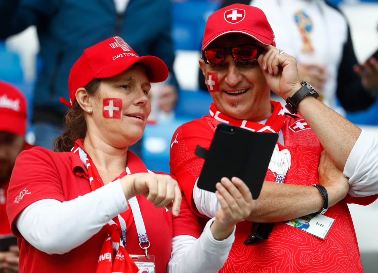 La fiesta de los fanáticos de Suiza y Serbia mostró la emoción que ambos países sienten en su segundo partido por el grupo E en el Mundial de Rusia 2018.