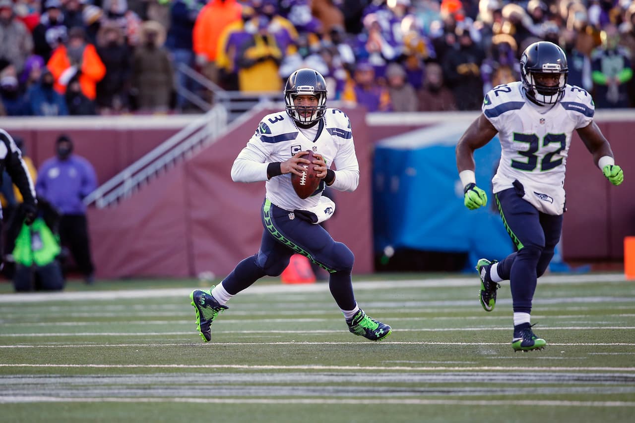 8 SEATTLE SEAHAWKS Caso parecido a los Steelers, debieran estar en su casa viendo el resto de la postemporada, pero no es así, siguen vivos y en busca de jugar su tercer Super Bowl consecutivo. Un triunfo sobre Carolina le da la vuelta al Power Ranking.