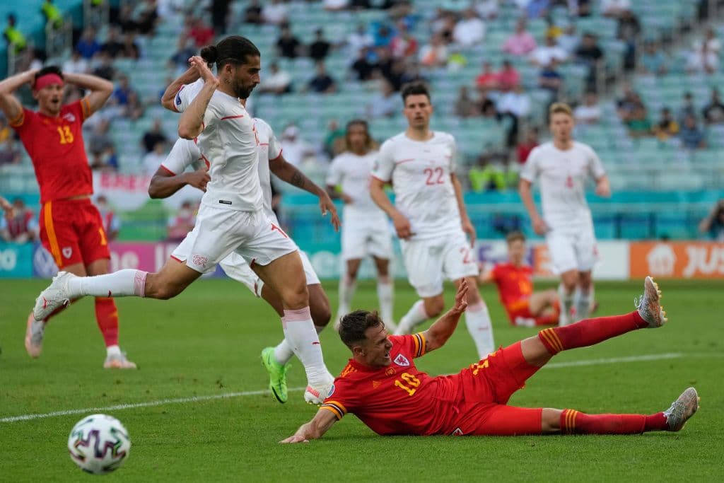 Las anotaciones de Breel Embolo y Kieffer Moore nos regalan el primer empate del torneo entre Suiza y Gales.