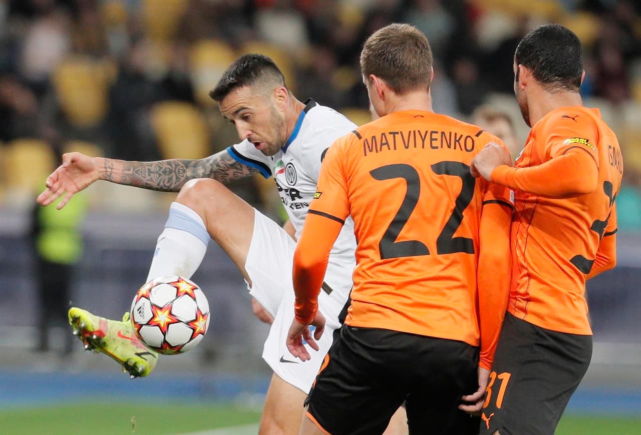 Inter de Milán y Shakhtar Donetsk no se hacen daño durante la Fase de Grupos en la UEFA Champions League. La escuadra ucraniania tuvo más peso durante el encuentro, sin embargo la visita tuvo más oportunidades en los últimos minutos del encuentro y ambos suman un punto.