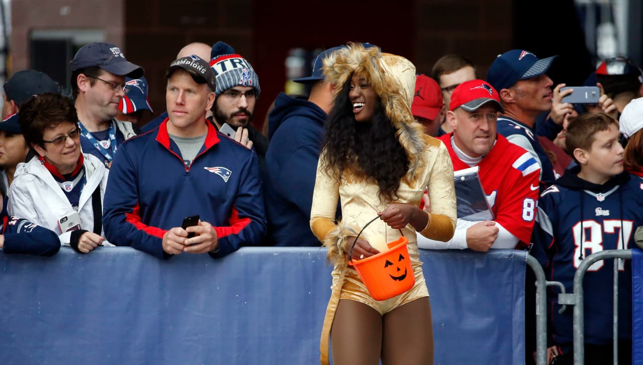 La calabaza para pedir los dulces también hicieron parte de los atuendos.