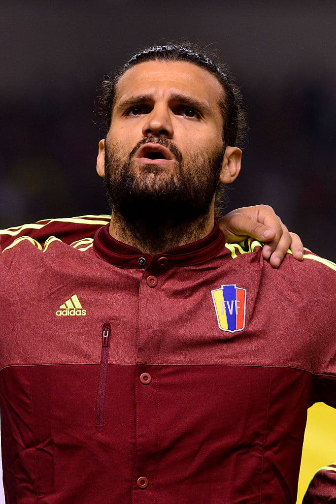 Oswaldo Vizcarrondo. Posición: Defensa central. Edad: 32 años. Club: Nantes (Francia). veces seleccionado: 70. Descripción: Es el más veterano de la vinotinto. Es un defensa central recio, con altura y va bien de cabeza al ataque. Práctico en la resolución y pegagoso en la marca.