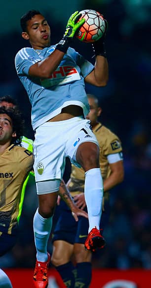 José David Contreras. Posición: Portero: Edad: 21 años. Club: Deportivo Táchira. Veces seleccionado: 1 participación. Descrición: Ha sido internacinal en la Sub-17 y en la Sub-20 de la vinotinto. Es un portero con buena colocación y excelente reflejos. Va bien por alto y es seguro en el juego con los pies cuando es necesario.