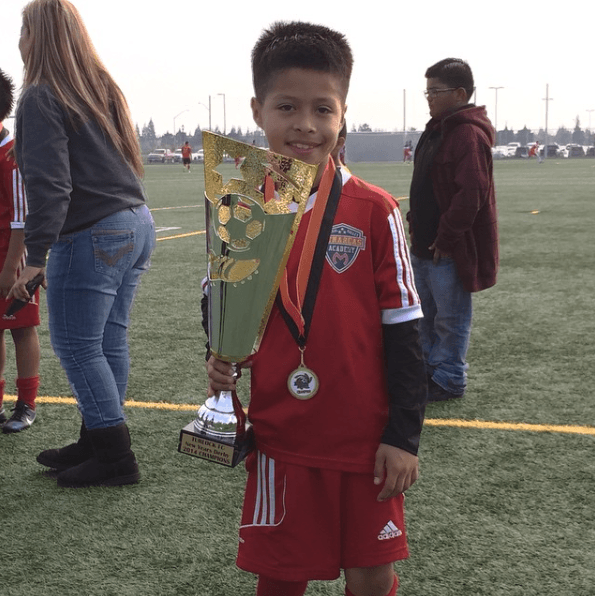 El pequeño Alejando Alcalá es considerado por muchos como el 'Messi mexicano' y ha deslumbrado a todos con sus videos en las redes sociales. Actualmente entrena con la selección Sub-15 gracias a sus actuaciones con el Stockton TLJ FC Rebels. Además se han probado en el Barcelona y Manchester City.