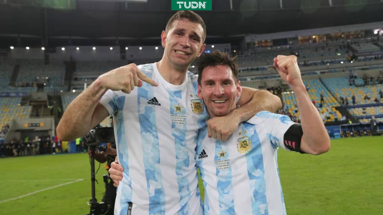 Así reaccionó Dibu Martínez a la noche récord de Messi ante Argelia