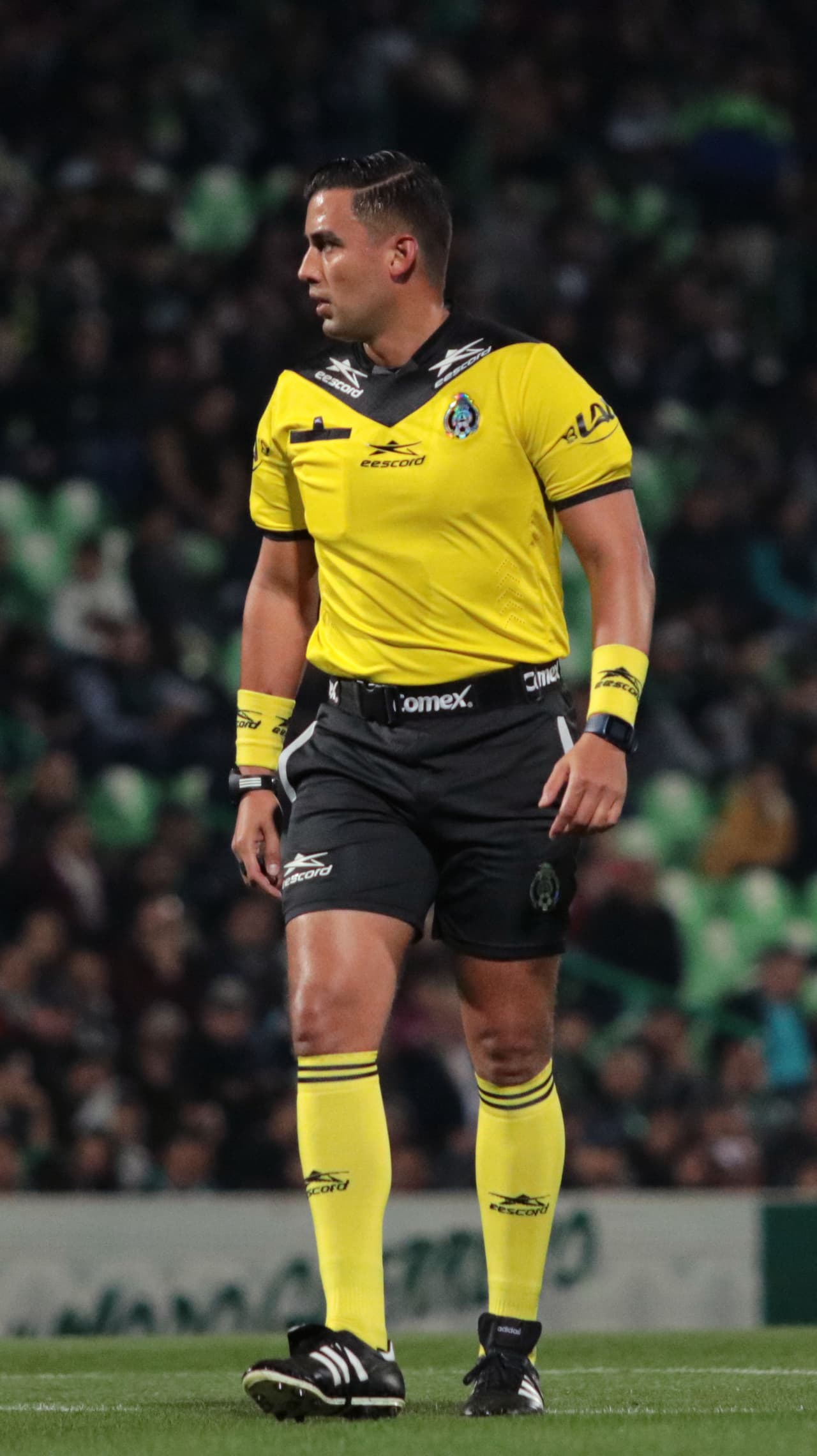 Árbitro que no expulsó a Martín Barragán no debutará en Liga MX