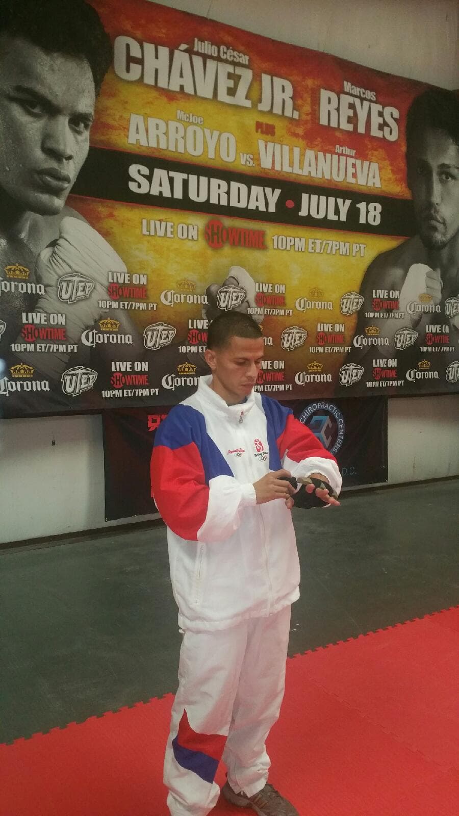 McJoe Arroyo trabajó ligeramente esta tarde en El Paso, Texas, para su combate de este sábado, 18 de julio, frente al filipino Arthur Villanueva por el cetro vacante supermosca de la Federación Internacional de Boxeo.