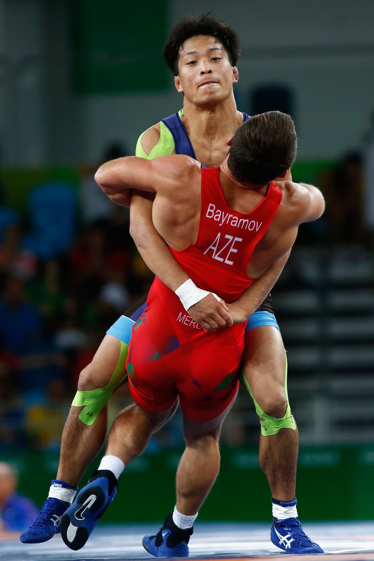 Si vamos a caer, lo haremos juntos: una máxima de la lucha grecorromana.
