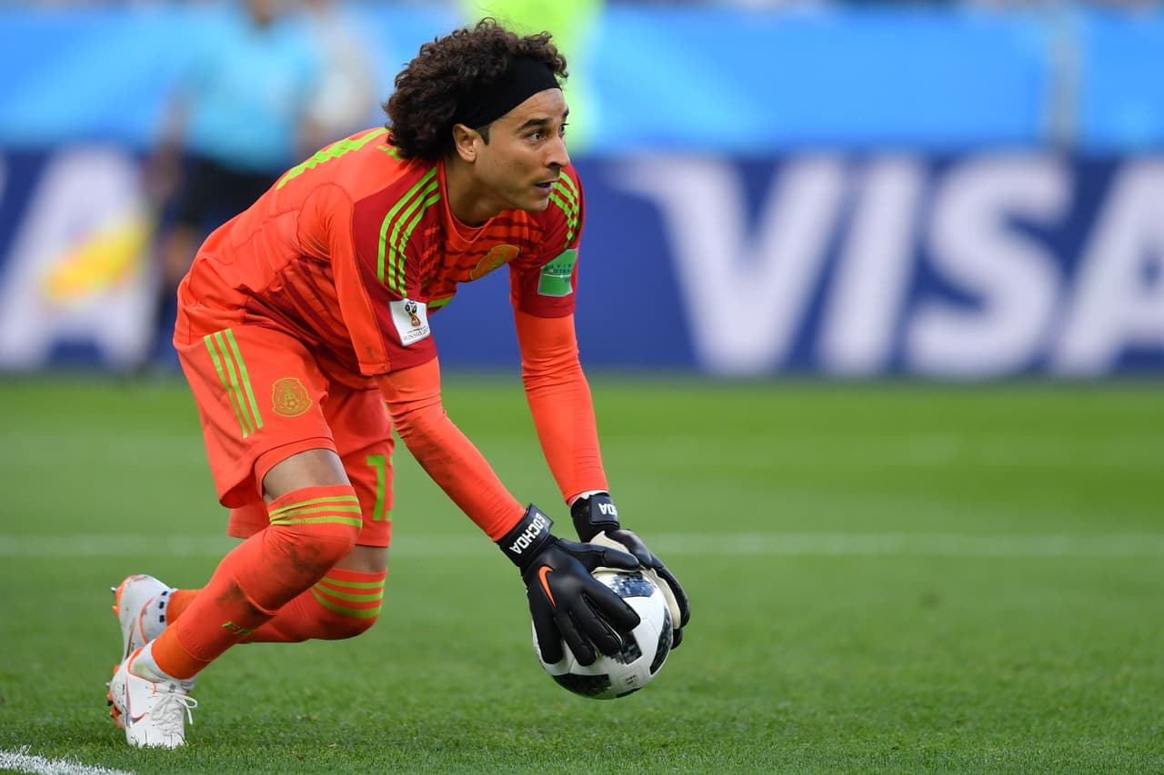 Guillermo Ochoa es opción para la portería de Boca Juniors