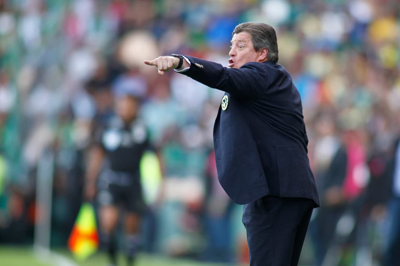 Al final, en Miguel Herrera recaerá la decisión. Su intención es reducir la cantidad de extranjeros en el equipo, así que no buscarían en el mercado externo e intentará suplantar a Uribe con un elemento nacional.