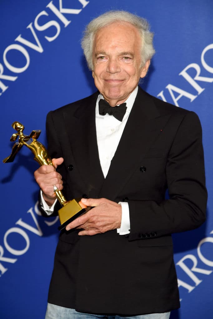 Su fortuna está valuada en $7.1 billones de dólares y prácticamente proviene del mundo de la moda; su lugar es el 369.