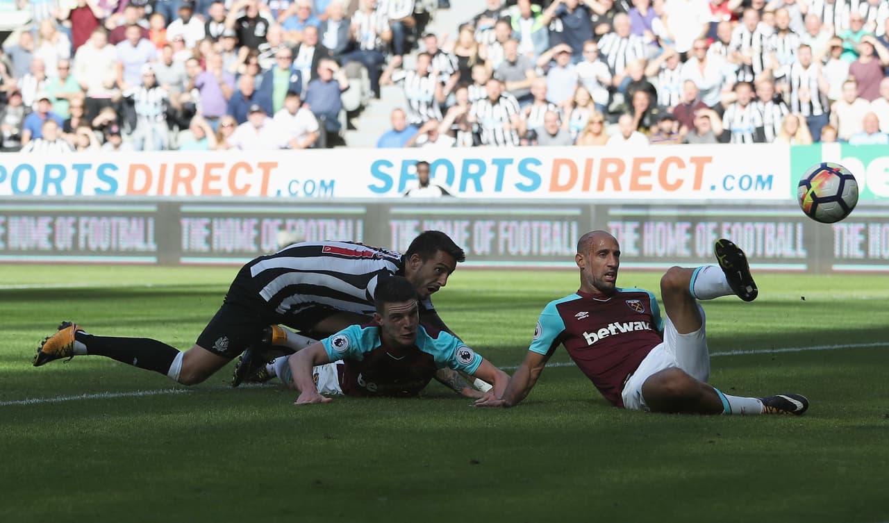 Sin embargo, el español Joselu puso la ventaja al minuto 36 para Newcastle United.