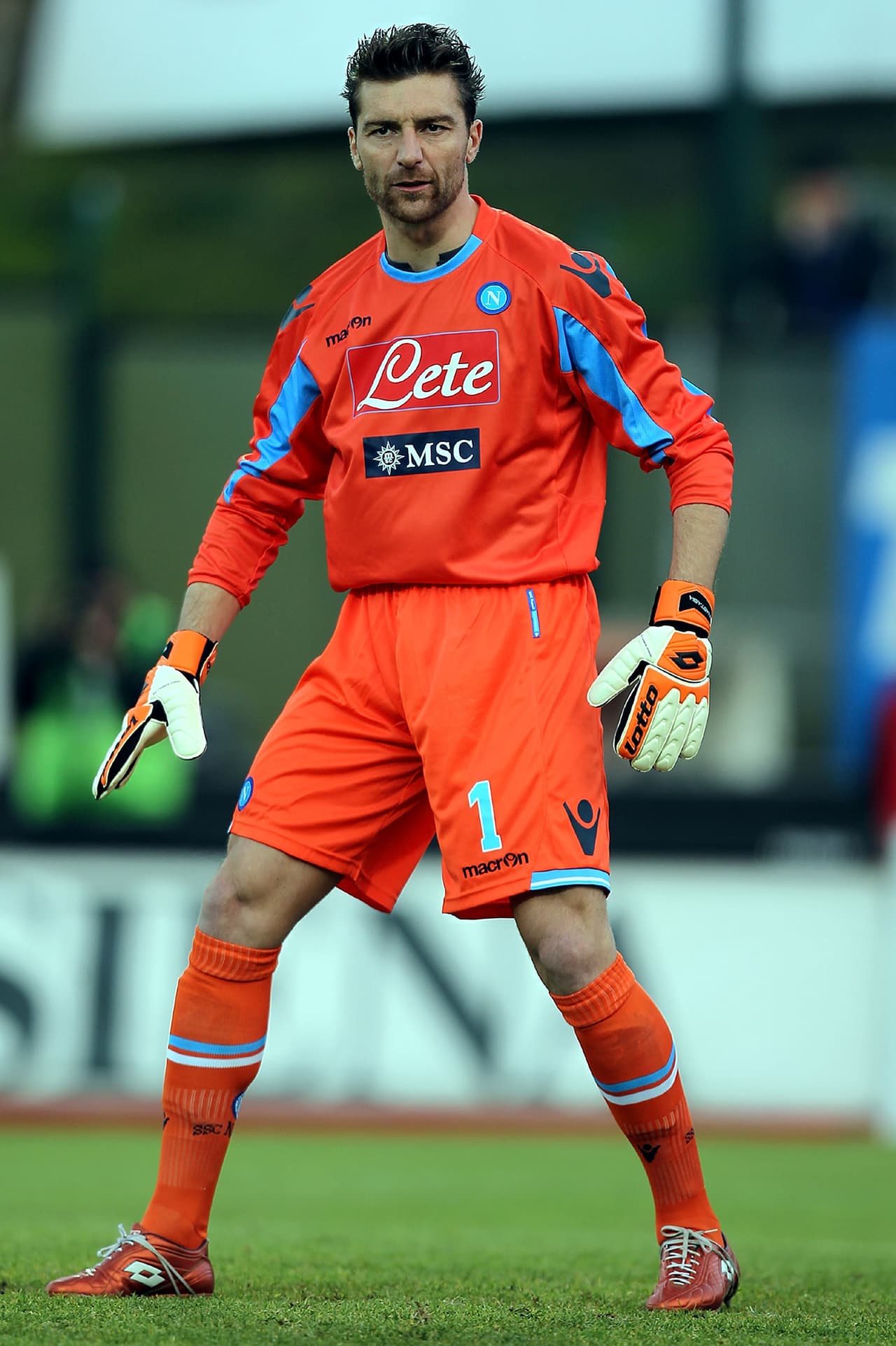 En la portería estaba un guardameta seguro como Morgan De Sanctis.