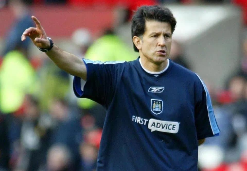 Si bien no es el único astro musical que puede presumir historias ligadas al futbol, algo lo distingue del resto: le marcó un gol al Manchester City. Todo sucedió en 2001, defendiendo los colores del Port Vale FC.