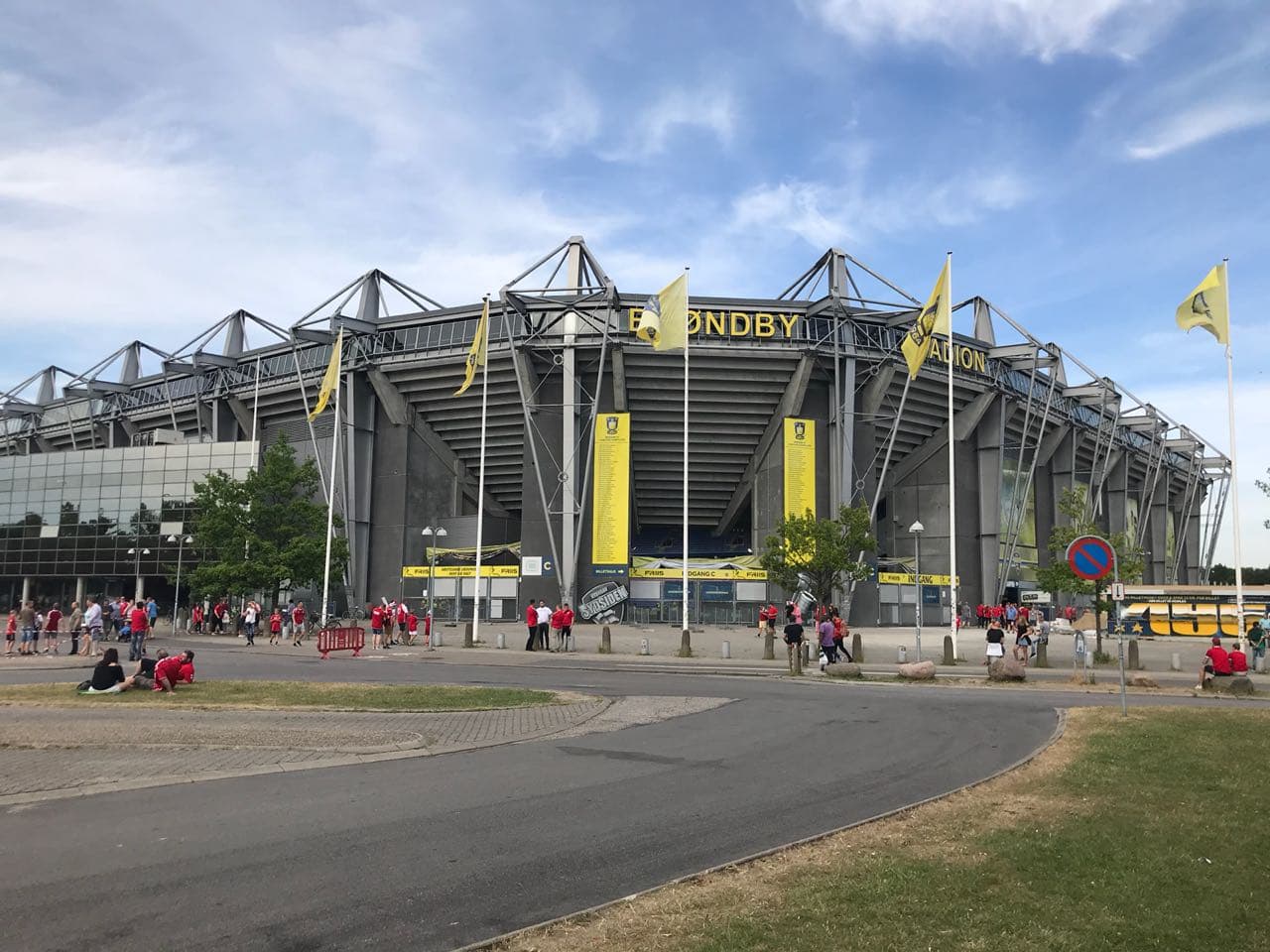 Las aficiones de México y Dinamarca conviven en Copenague previo al último ensayo de ambas selecciones antes de sus debuts en la Copa del Mundo Rusia 2018.