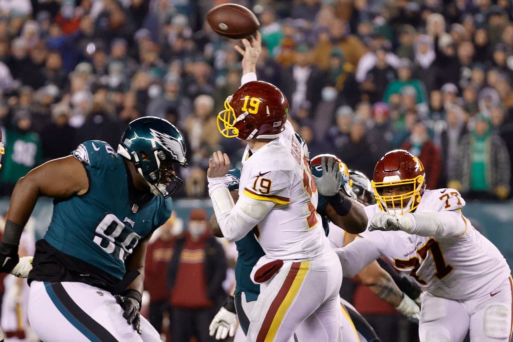 Los Angeles Rams dominan a los Seahawks en casa y les pegan 10-20, mientas Philadelphia continúa por la pelea en los Wildcards y vencen a Washington 17-27.