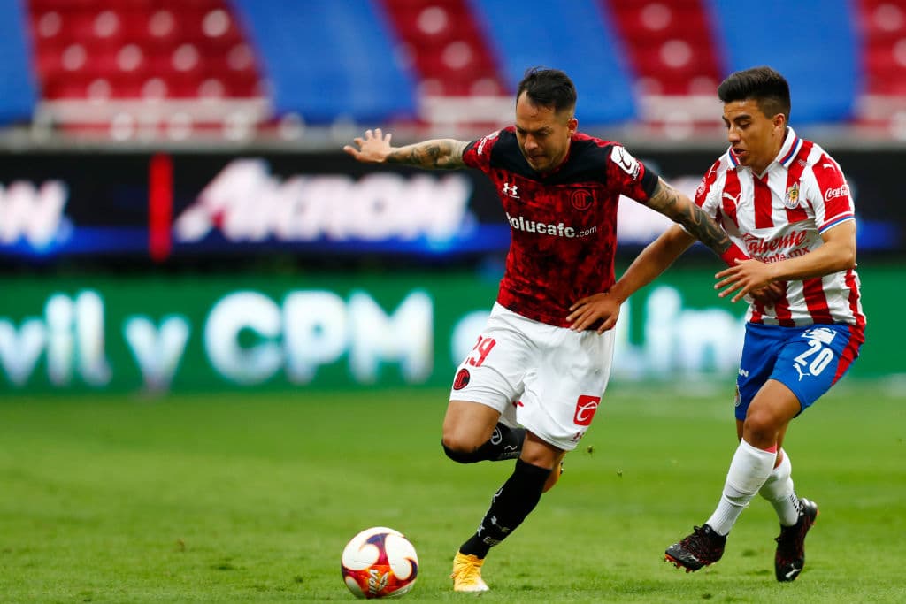 Molina (23’) abrió el marcador con un soberbio testarazo, pero un tiro de Kevin Castañeda (25’) penetró el arco de Gudiño, quien prácticamente no vio el esférico. Guadalajara visitará al San Luis y Toluca recibirá a los Rayos en la J3 de la competición de futbol mexicano.