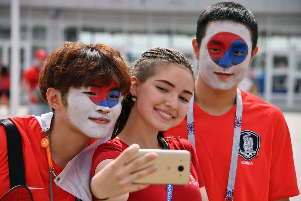 La fiesta de los fanáticos para el partido de México y Corea del Sur por el grupo F en el Mundial de Rusia 2018 tuvo como protagonista el colorido de los seguidores del 'Tri' en Rostov.