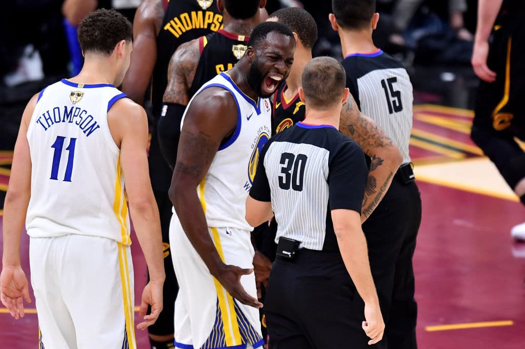 Cracterístico de Draymond Green, eloqueció temprano en el partido y le marcaron una falta técnica que acentuaba el dominio de los Cavs en la primera mitad.