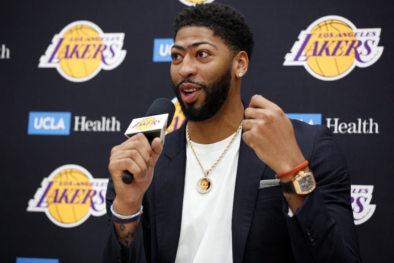 Anthony Davis desconoce si renovará contrato con los Lakers