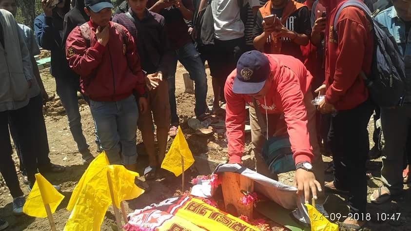 Fallece aficionado del fútbol de Indonesia apaleado por fanáticos rivales