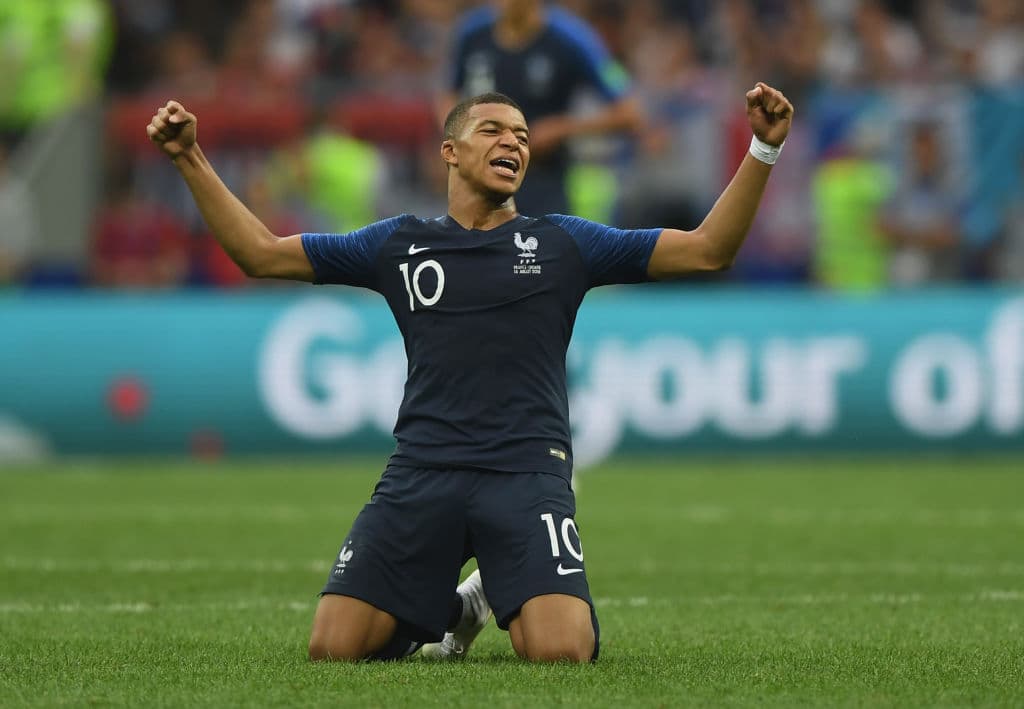 Kylian Mbappe, con 19 años, es la grata revelación confirmada del fútbol internacional, ganador del Mundial de Rusia 2018 con Francia y campeón a nivel local de Liga y Copa con PSG.