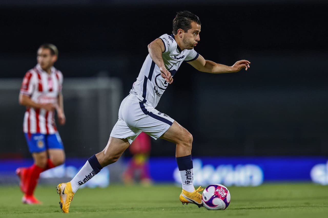 Alan Mozo, libre ante Cruz Azul; le quitan la roja