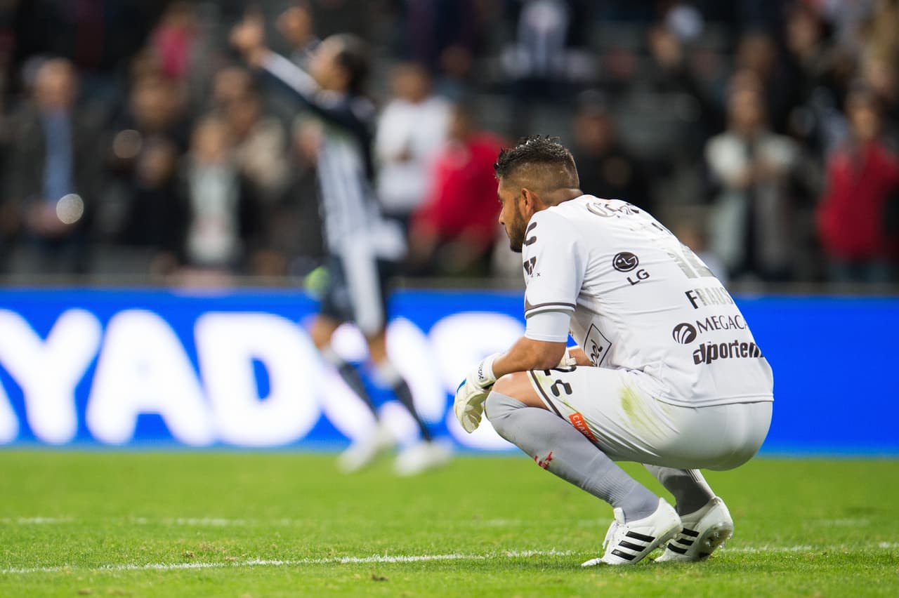 Alfredo Frausto, el arquero de Dorados poco pudo hacer para evitar la derrota a manos de Monterrey, hundiéndose en el fondo de la tabla porcentual y pintando un camino muy difícil para el equipo del Gran Pez para intentar conservar la categoría.