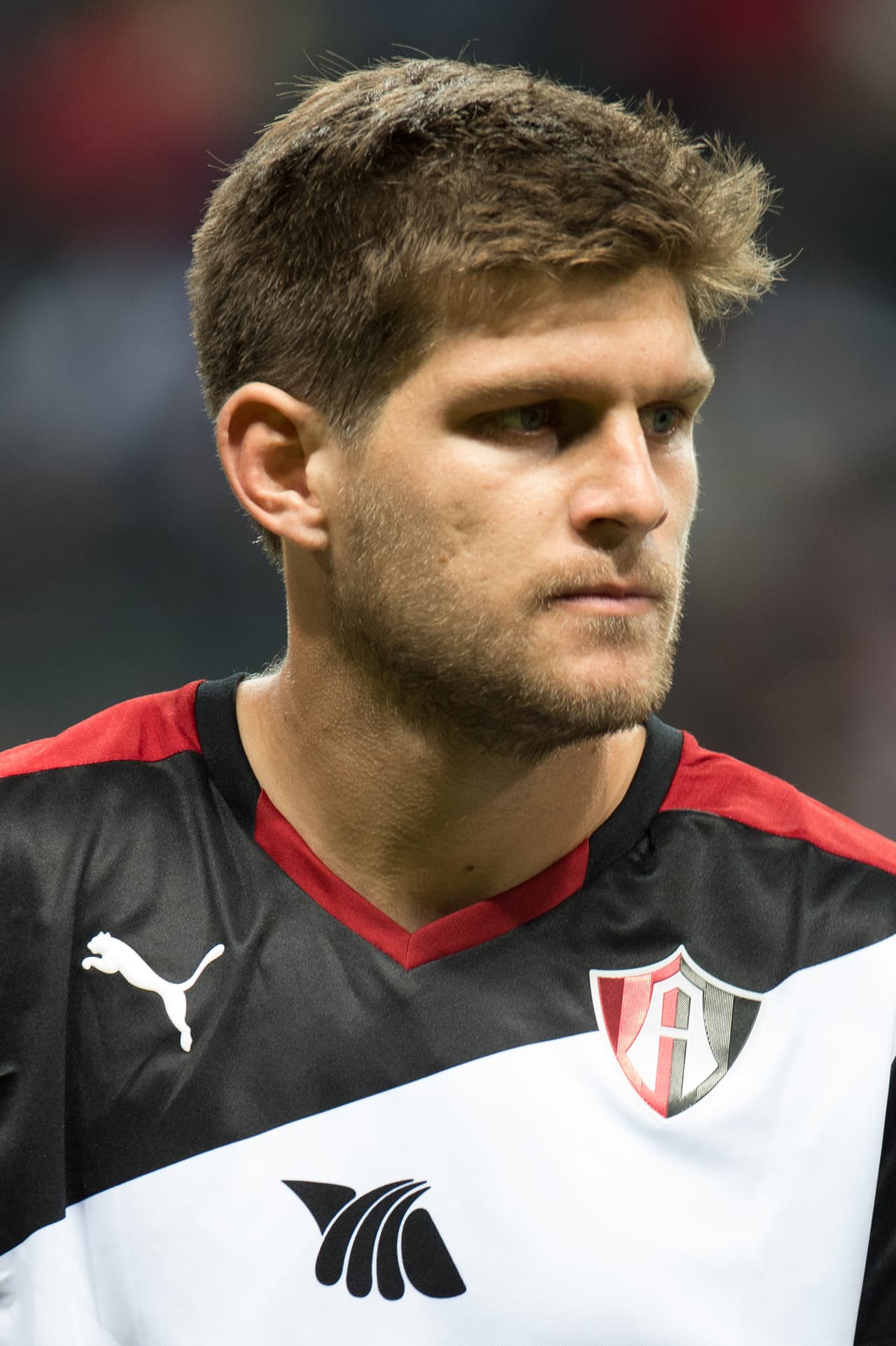 Walter Kannemann, el defensor de los rojinegros tuvo la malaa fortuna de rebanar un balón para enviar la de gajos a su propia portería en la goleada del Puebla.