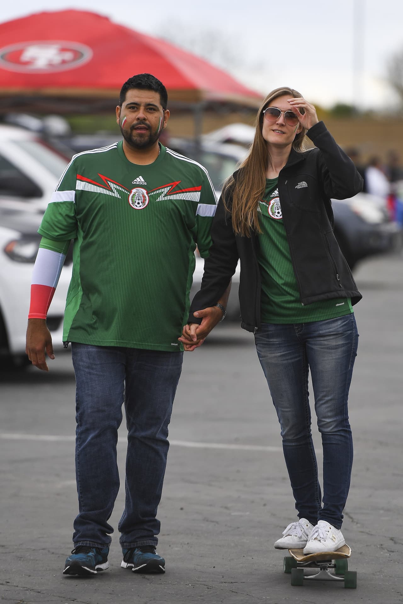 Así se vivió el color previo al partido amistosos internacional entre las selecciones de México y Paraguay en la casa de los San Francisco 49ers, el Levi's Stadium, en Santa Clara, California.