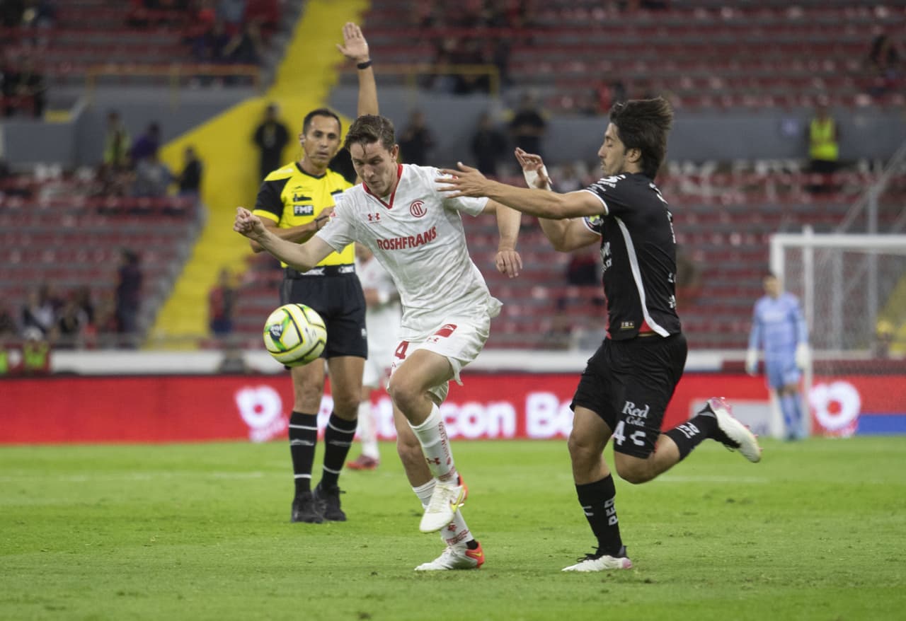 Atlas y Toluca firmaron un empate sin goles en partido pendiente de la Jornada 1 del Torneo Clausura 2023 de Liga MX. El debut de los Rojinegros en el Jalisco se había postergado por la mala calidad del césped.