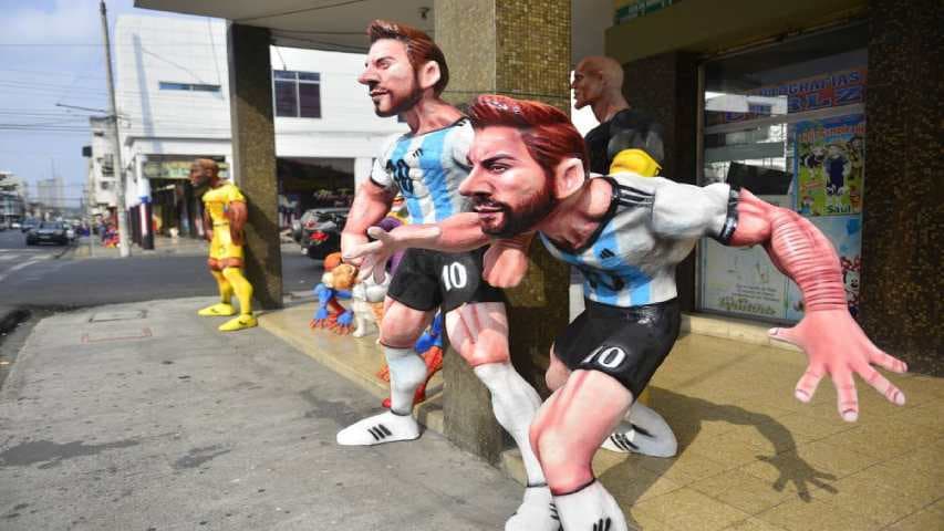 El monigote de Messi es el más solicitado para la quema del año viejo en Ecuador