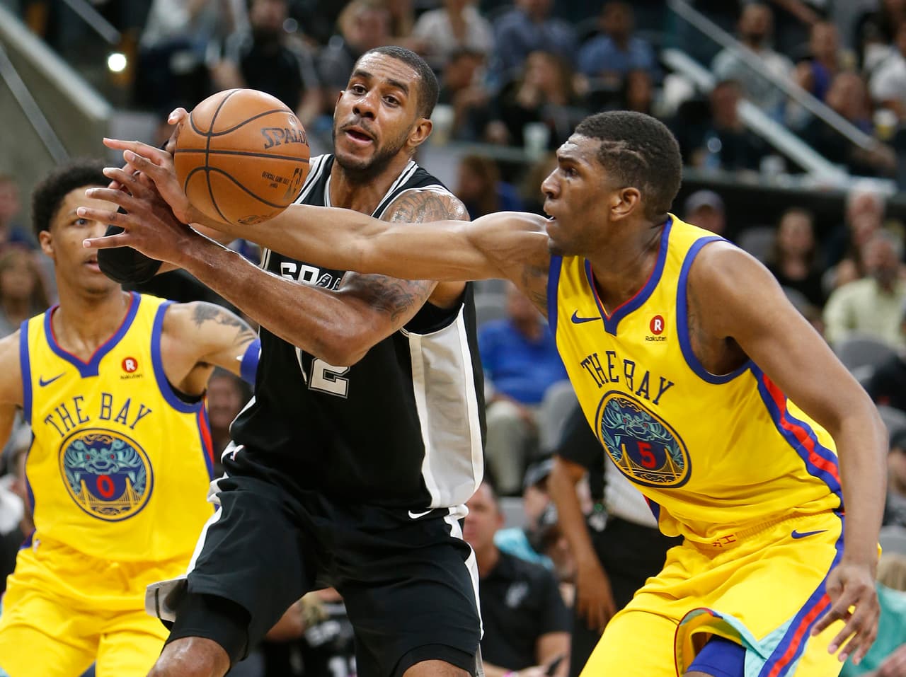 El AT&T Center recibió el juego entre los San Anotnio Spurs y los Golden State Warriors, quienes cayeron por 89-75.