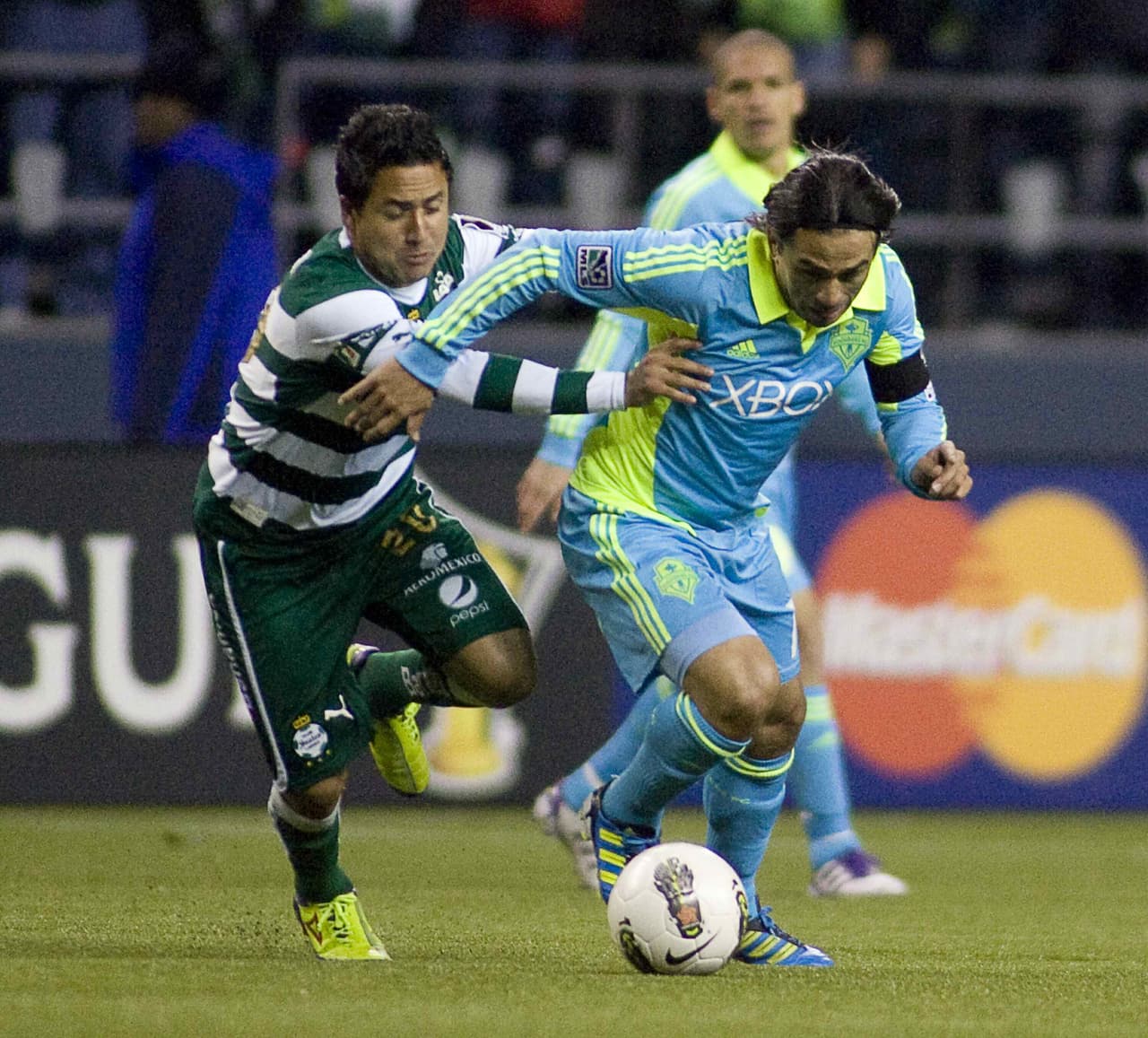 El siguiente certamen (2011-2012) Santos Laguna volvió a ser verdugo de la MLS, primero en cuartos de final despacho de la Liga de Campeones a Seattle Sounders al derrotarlos 7-1 en el global para llegar a semifinales donde jugaría ante Toronto.