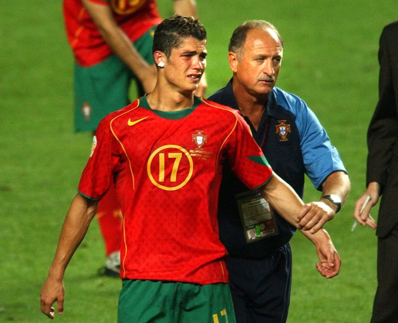 La Final de esa Euro 2004 fue un capítulo triste en la carrera de Cristiano Ronaldo tras la derrota contra Grecia. Esa deuda la saldaría pero ahí aprendería con tristeza.