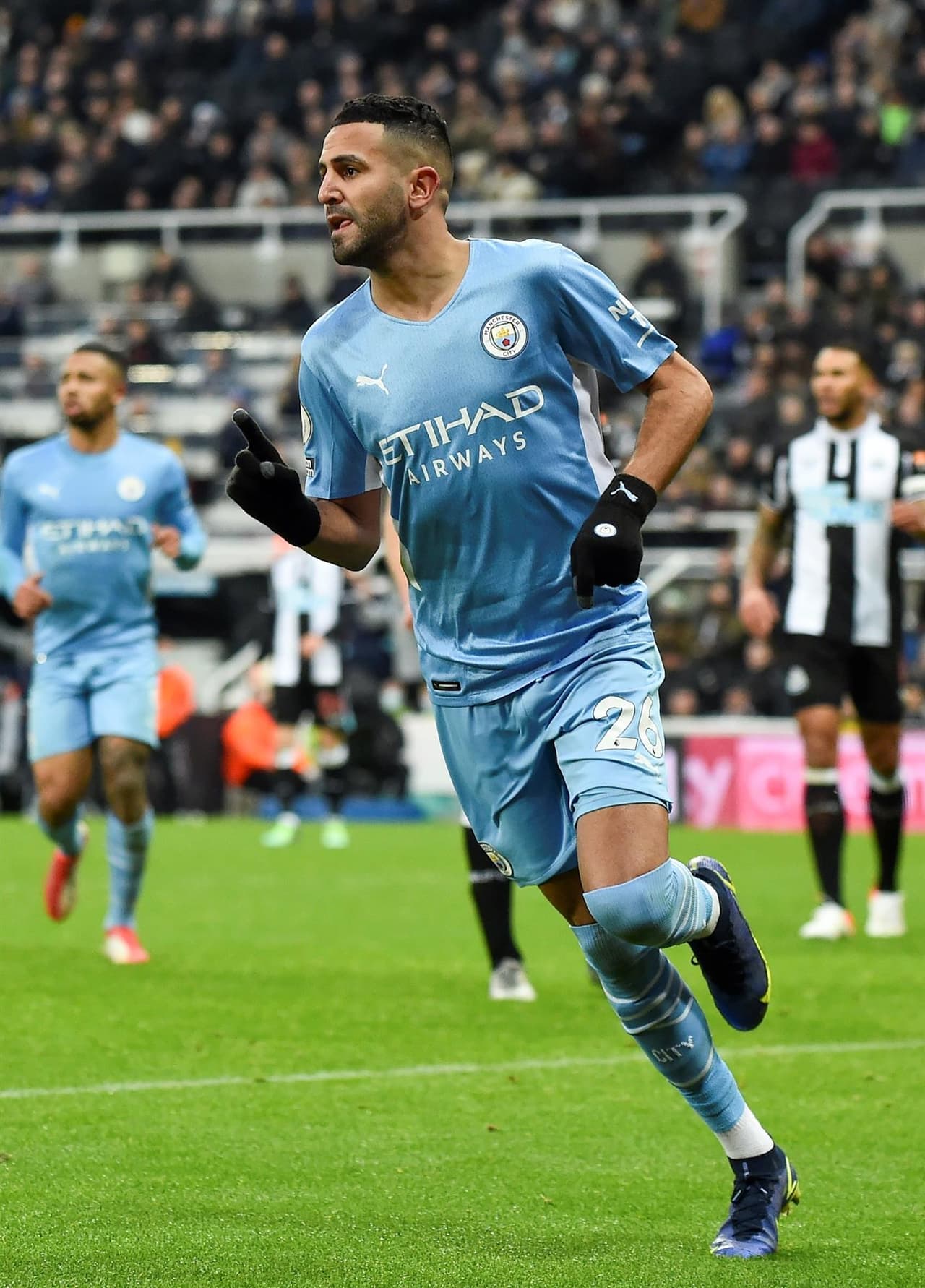 Manchester City, con anotaciones de Rúben Días, Joao Cancelo, Riyad Mahrez y Raheem Sterling, golearon a Newcastle como visitantes, durante la fecha 18 en la Premier League.