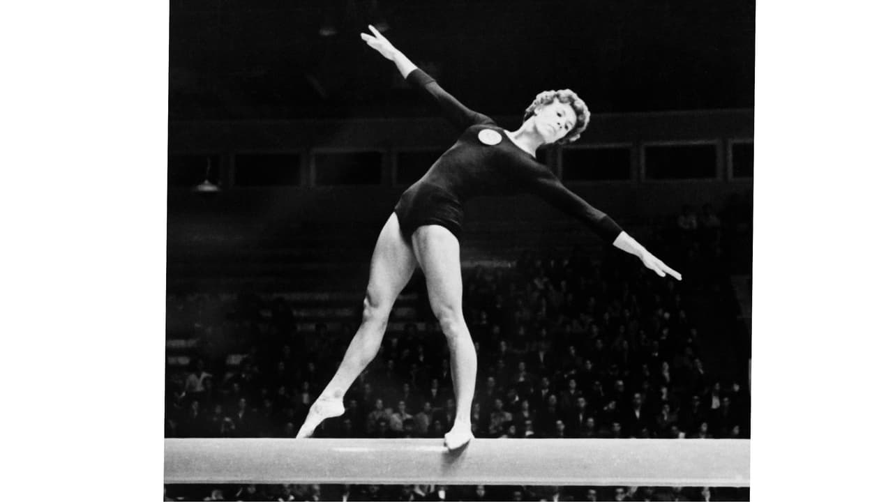 <b>Larisa Latynia, Unión Soviética (1934). </b>Gimnasia. Ganó 18 medallas en tres Juegos Olímpicos para la antigua Unión Soviética. Un total de nueve preseas de oro, cinco de plata y cuatro de bronce en Melbourne 1956, Roma 1960 y Tokio 1964.
<br>
<br>