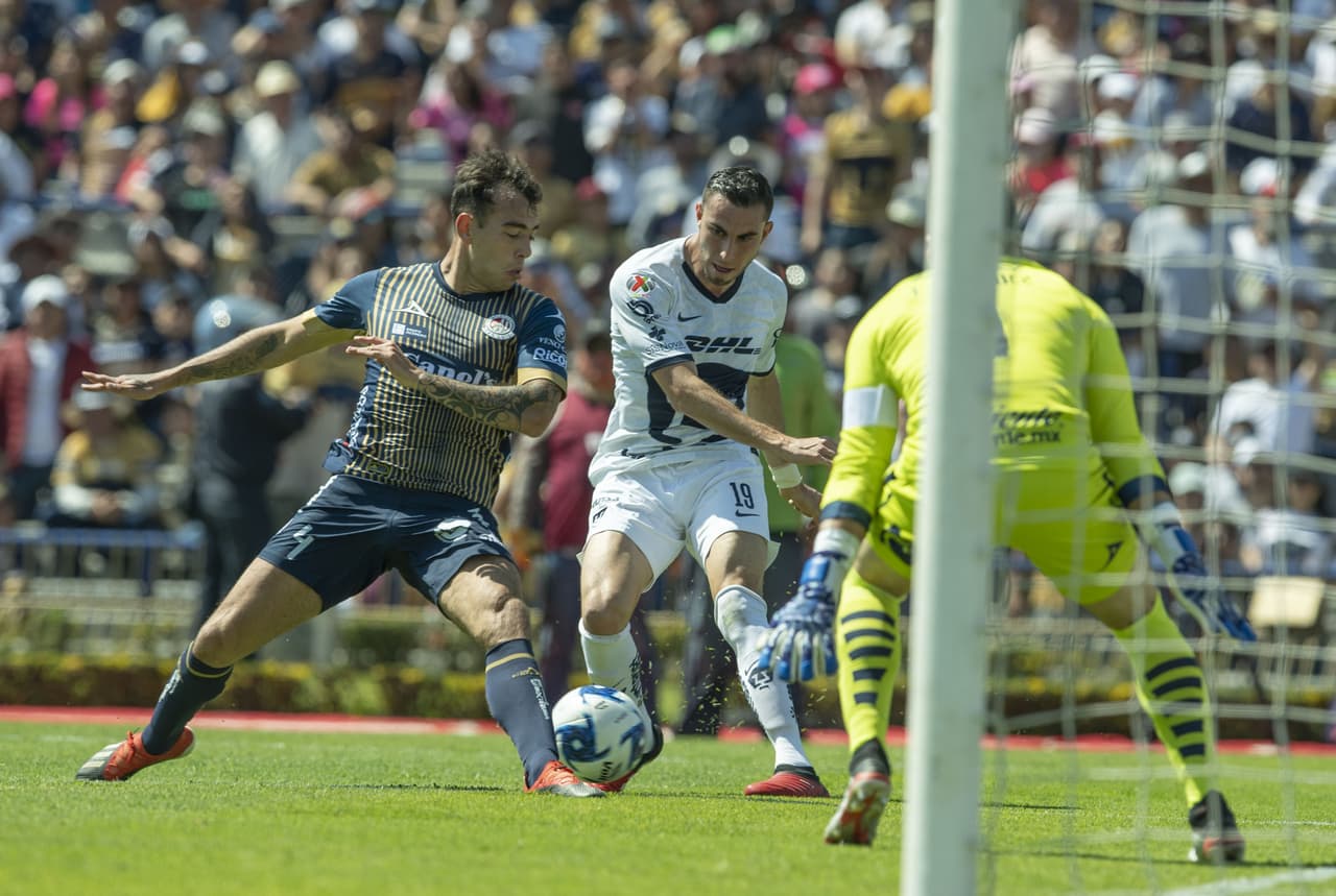 Pumas golea y vence a San Luis 4-0. Con doblete de Carlos Gonzalez, gol de Fabio Álvarez y Juan Ignacio Dinenno, los universitarios se colocan como segundos de la tabla en la Liga MX.