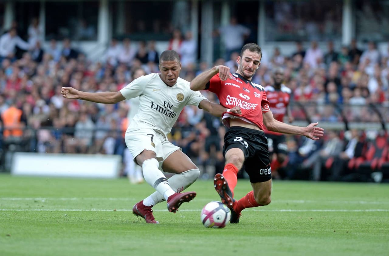 <b>Christophe Kerbrat</b>, Guingamp. El defensa central y capitán del Guingamp tuvo una buena actuación el sábado, con tres barridas y siete intervenciones. Su equipo cayó 2-0 ante el PSG.