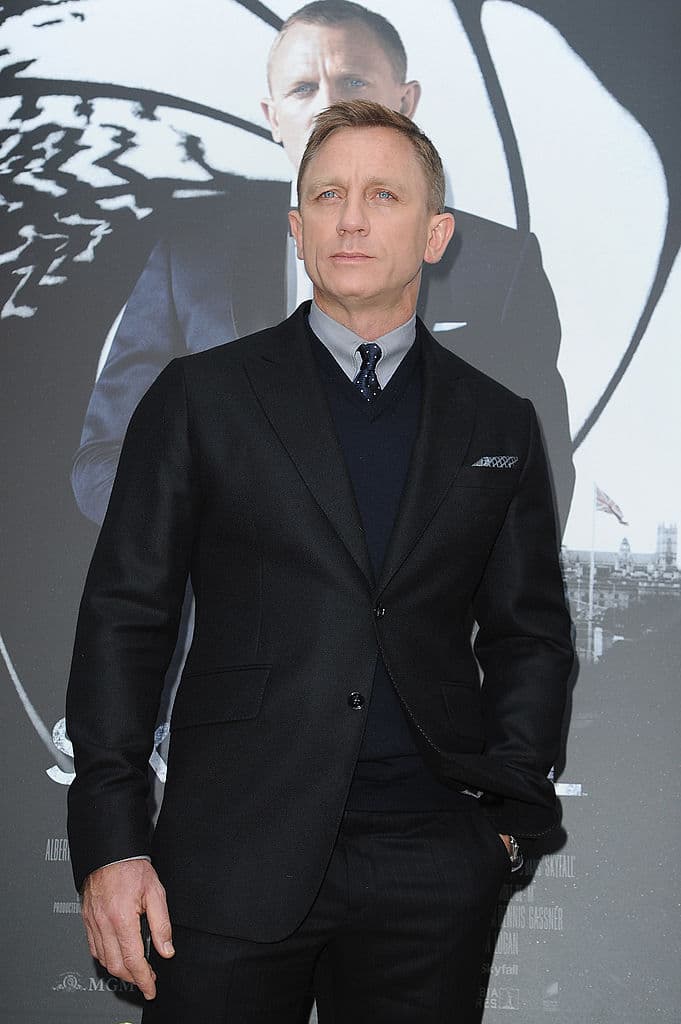 En la película ella logró demostrar que el agente 007 no es el único agente valioso dentro del MI6 y que el número puede cambiar de persona si llega a ser necesario.
<br>