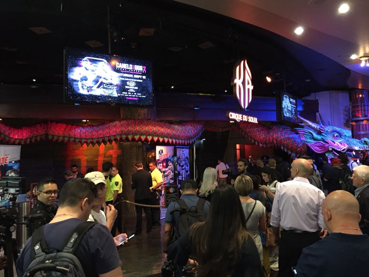 Los seguidores han llegado de forma masiva para vivir una de las grandes peleas en 2018.