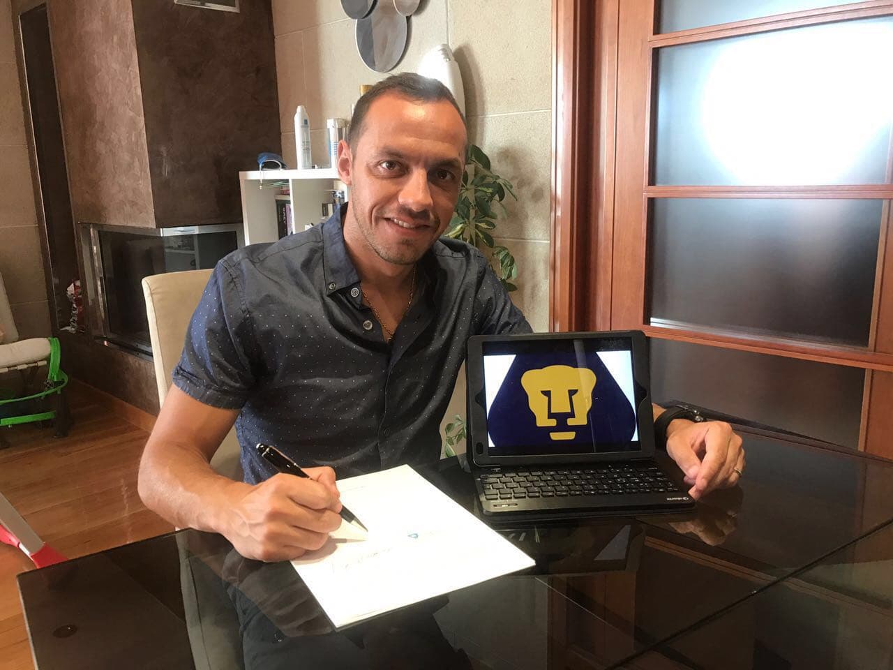 Pumas le ganó la 'bomba' a Tigres; Marcelo Díaz es refuerzo felino